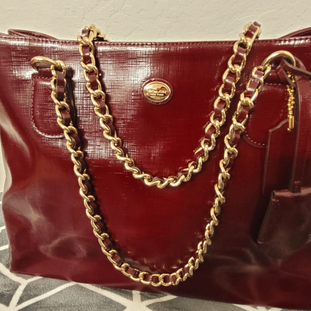 Coach New York Shoulder Bag, Burgendy Color, Large Size (Like New Condition)